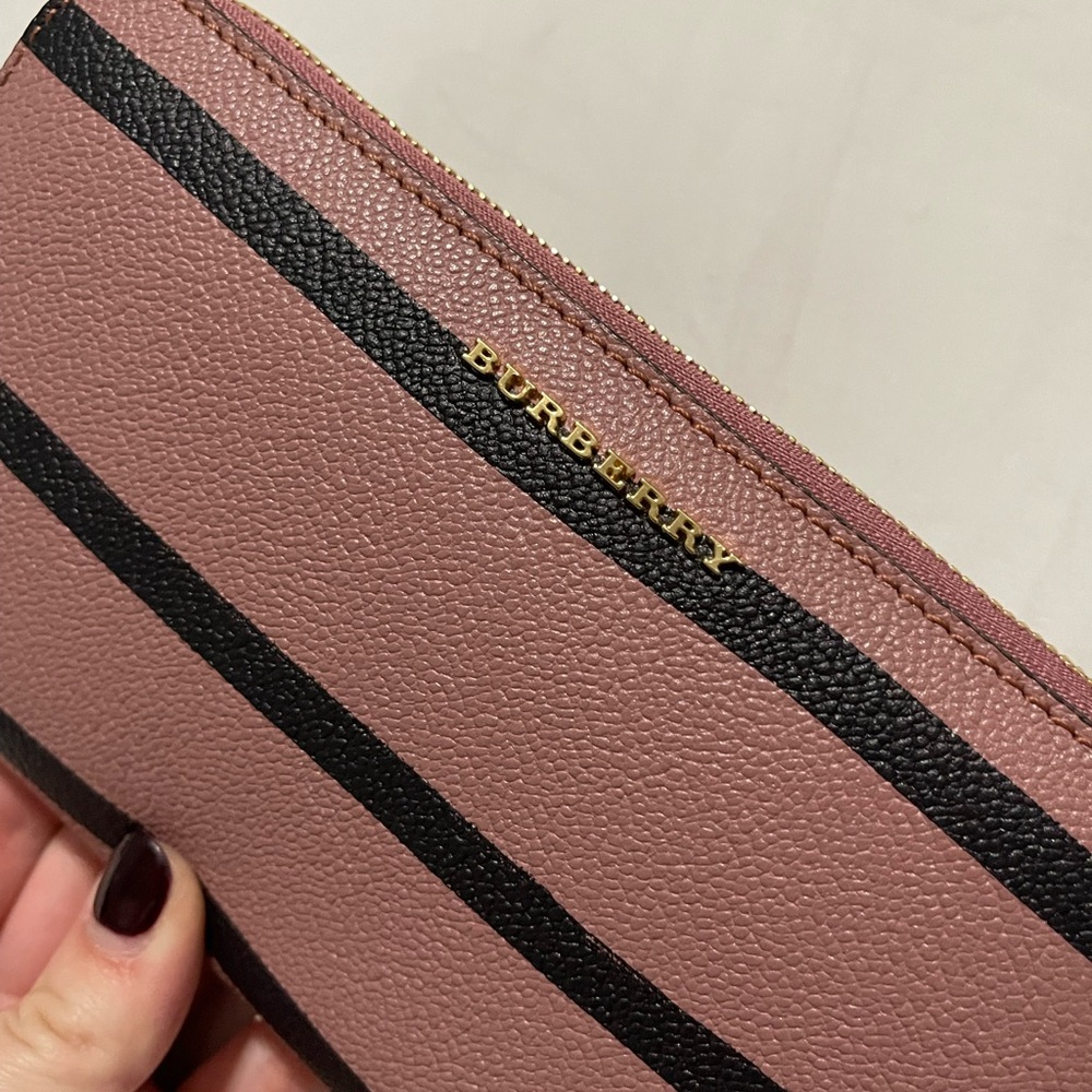 Burberry Zip Wallet Women’s